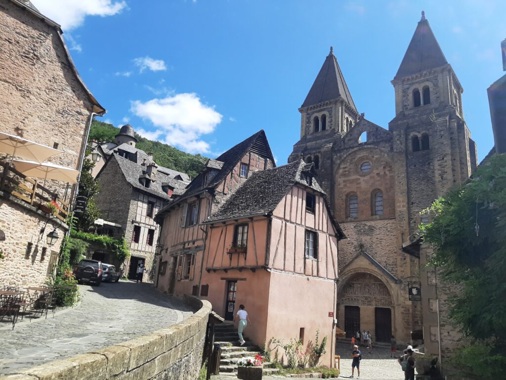 Conques ; beaux villages Aveyron
