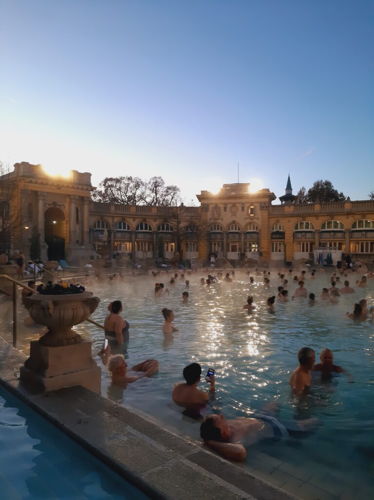 thermes de Széchenyi de nuit