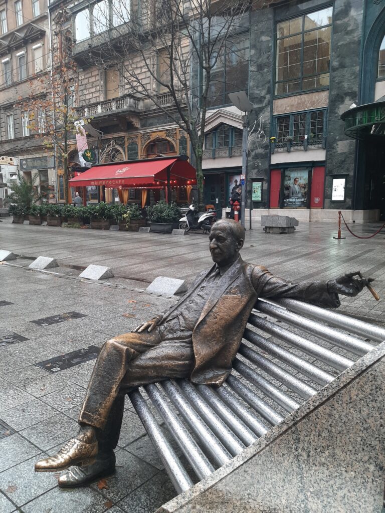 statues en bronze budapest