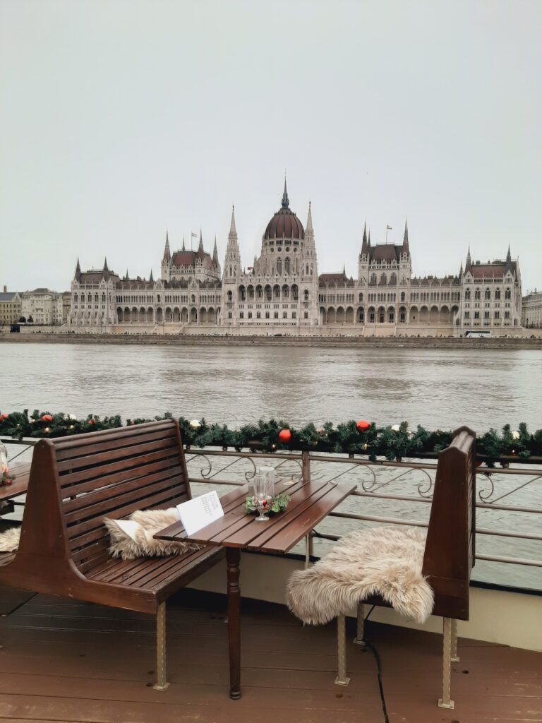 bateau immanquables à budapest en hiver